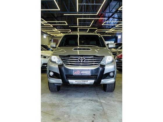 TOYOTA HILUX SW4 3.0 SRV 4X4 7 LUGARES 16V TURBO INTERCOOLER DIESEL 4P AUTOMÁTICO
