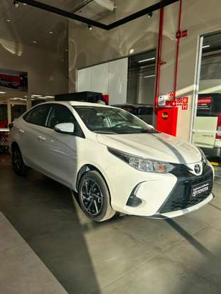 TOYOTA-YARIS-2024