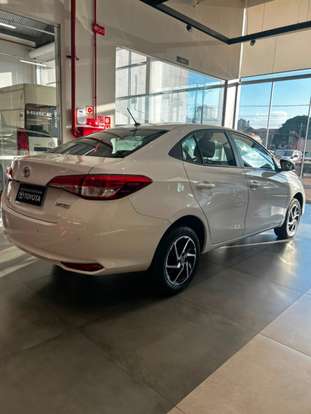 TOYOTA-YARIS-2024
