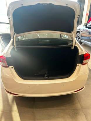TOYOTA-YARIS-2024