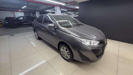 TOYOTA-YARIS-2021