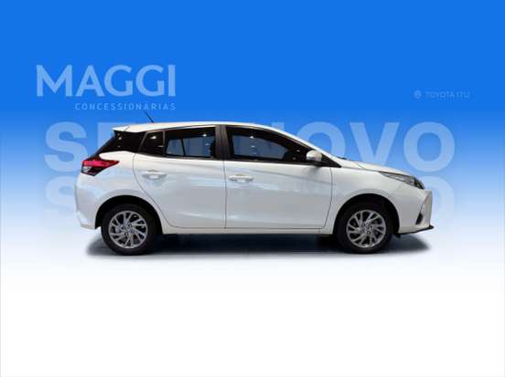 TOYOTA-YARIS-2023
