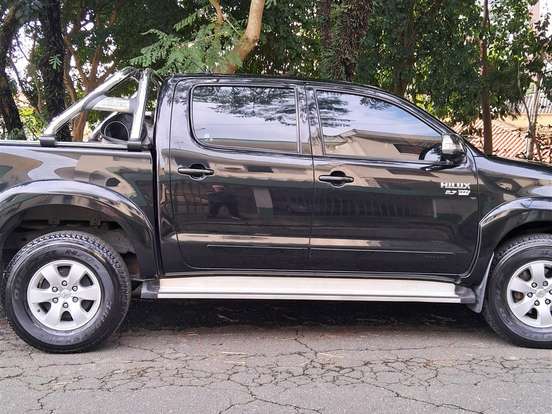 TOYOTA-HILUX-2.7 SRV 4X4 CD 16V FLEX 4P AUTOMÁTICO TOYOTA-HILUX-2013