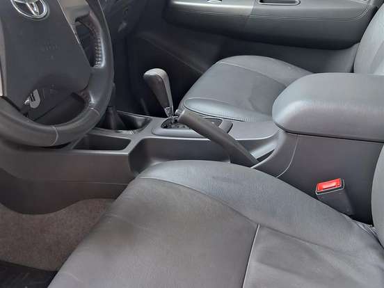 TOYOTA-HILUX-2.7 SRV 4X4 CD 16V FLEX 4P AUTOMÁTICO TOYOTA-HILUX-2013