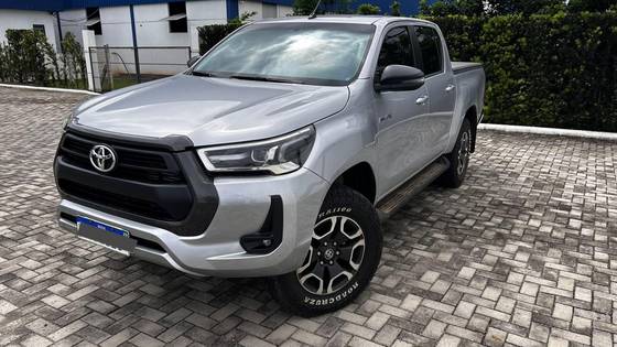 TOYOTA HILUX 2.8 D-4D TURBO DIESEL CD SR 4X4 AUTOMÁTICO