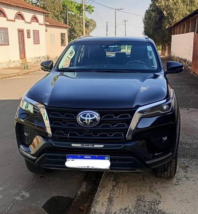 TOYOTA HILUX SW4 2.8 D-4D TURBO DIESEL SRX 4X4 AUTOMÁTICO