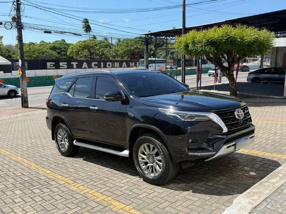 TOYOTA HILUX SW4 2.8 D-4D TURBO DIESEL SRX 7L 4X4 AUTOMÁTICO