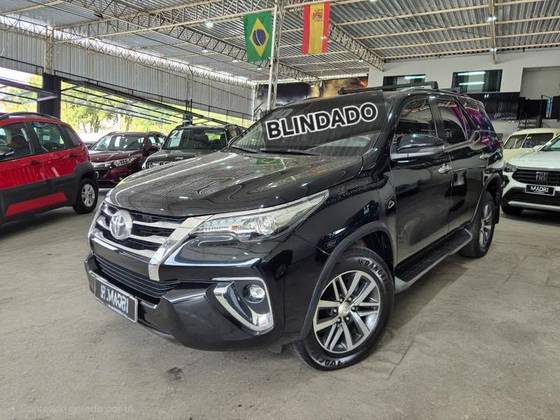 TOYOTA HILUX SW4 2.8 SRX 4X4 7 LUGARES 16V TURBO INTERCOOLER DIESEL 4P AUTOMÁTICO