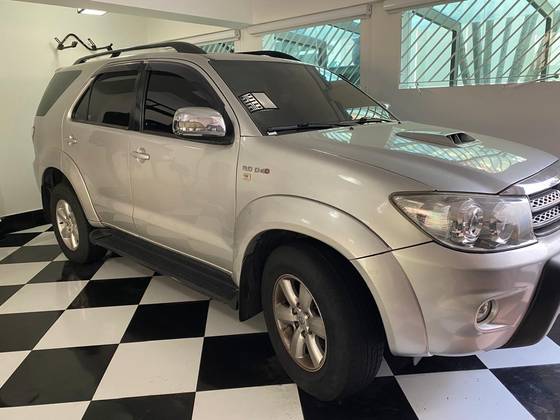 TOYOTA HILUX SW4 3.0 SRV 4X4 7 LUGARES 16V TURBO INTERCOOLER DIESEL 4P AUTOMÁTICO
