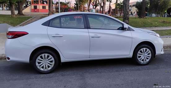 TOYOTA-YARIS-2023