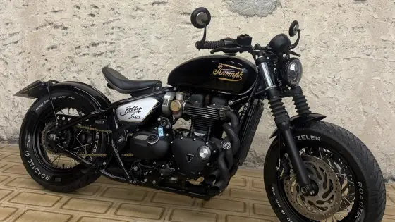 TRIUMPH BONNEVILLE BOBBER 1200 