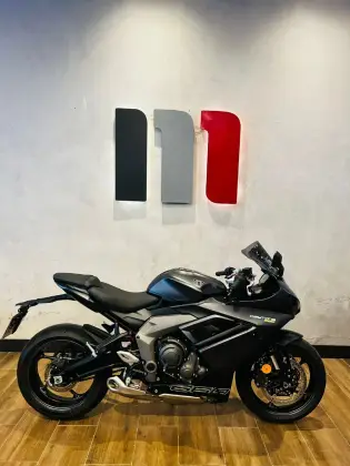 TRIUMPH DAYTONA 660 