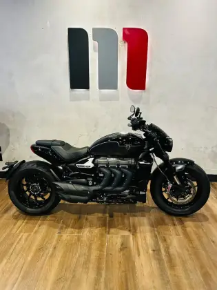 TRIUMPH ROCKET III STORM R 