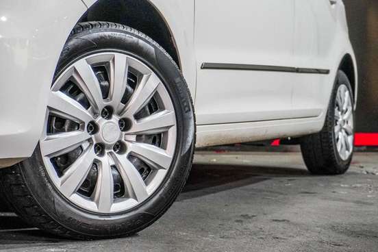 VOLKSWAGEN-FOX-2015
