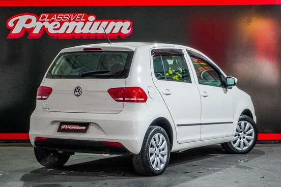 VOLKSWAGEN-FOX-2015