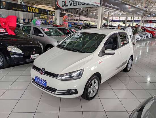 VOLKSWAGEN-FOX-2015