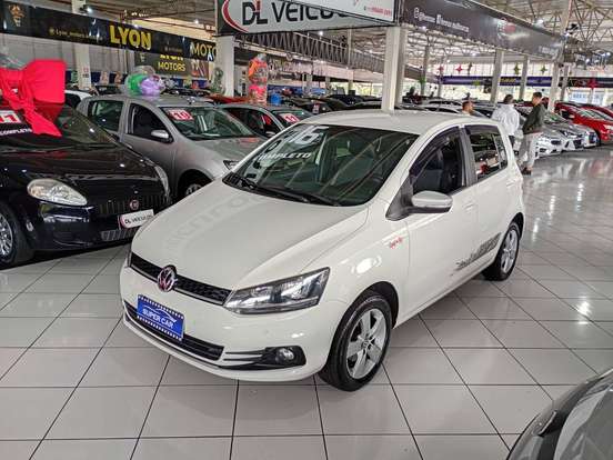 VOLKSWAGEN-FOX-1.6 MI ROCK IN RIO 8V FLEX 4P MANUAL VOLKSWAGEN-FOX-2015