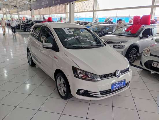 VOLKSWAGEN-FOX-2015