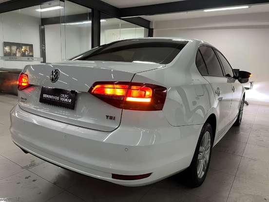 VOLKSWAGEN-JETTA-2017