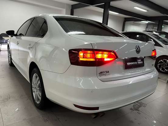 VOLKSWAGEN-JETTA-2017