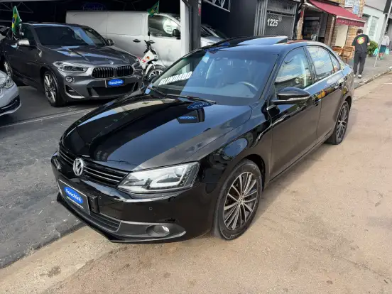 VOLKSWAGEN-JETTA-2012
