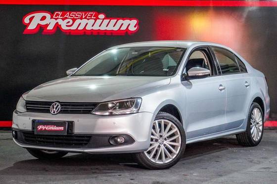 VOLKSWAGEN JETTA 2.0 COMFORTLINE FLEX 4P MANUAL