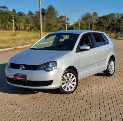 VOLKSWAGEN-POLO-2012