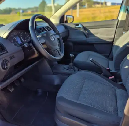 VOLKSWAGEN-POLO-2012