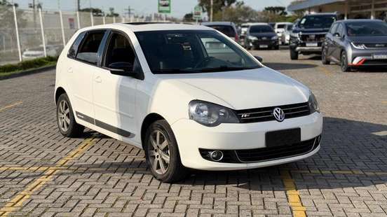 VOLKSWAGEN-POLO-2013