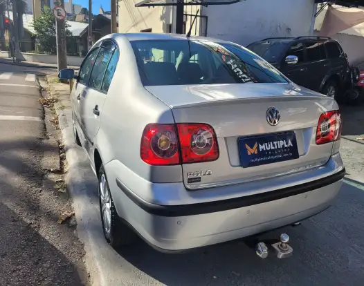 VOLKSWAGEN-POLO SEDAN-2009
