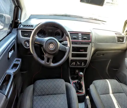 VOLKSWAGEN-SPACEFOX-2014