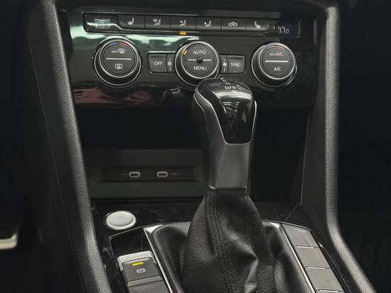 VOLKSWAGEN-TAOS-2022