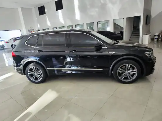 VOLKSWAGEN-TIGUAN-2020