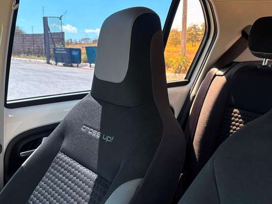VOLKSWAGEN-UP-2018