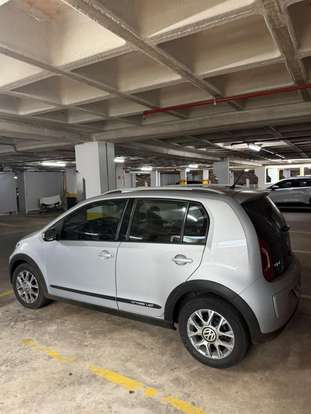 VOLKSWAGEN-CROSS UP-2016