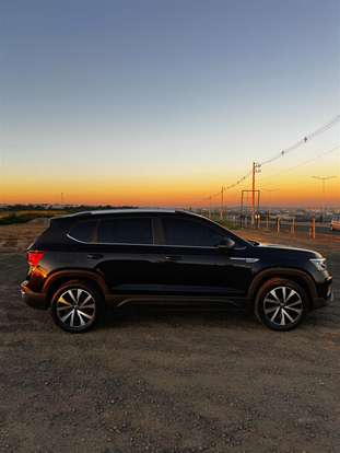 VOLKSWAGEN-TAOS-2022