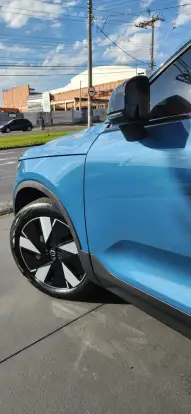 VOLVO-C40-2023