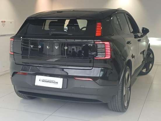 VOLVO-EX30-2024