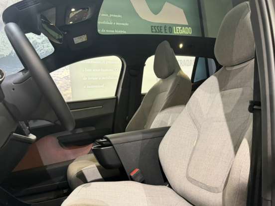VOLVO-EX30-2024