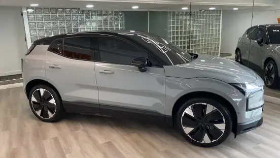 VOLVO-EX30-2024