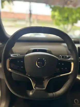 VOLVO-EX30-2024