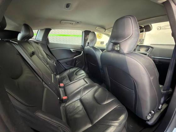 VOLVO V40 2.0 T4 DYNAMIC TURBO GASOLINA 4P AUTOMÁTICO