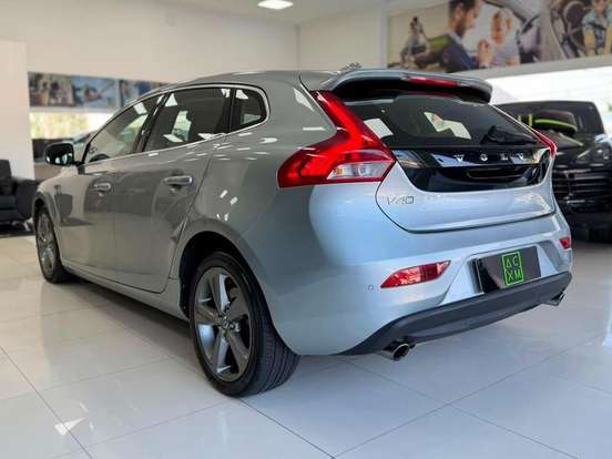 VOLVO-V40-2.0 T4 DYNAMIC TURBO GASOLINA 4P AUTOMÁTICO VOLVO-V40-2014