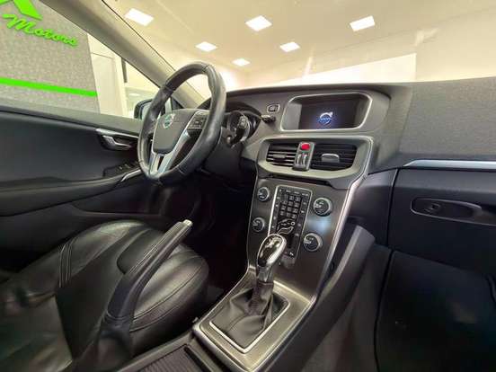 VOLVO-V40-2.0 T4 DYNAMIC TURBO GASOLINA 4P AUTOMÁTICO VOLVO-V40-2014