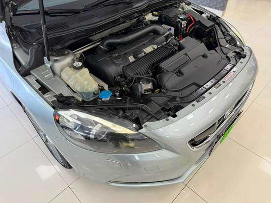VOLVO-V40-2.0 T4 DYNAMIC TURBO GASOLINA 4P AUTOMÁTICO VOLVO-V40-2014
