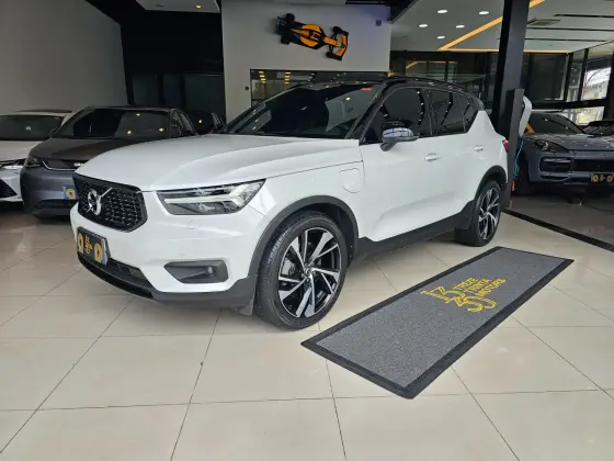 VOLVO XC40 1.5 T5 RECHARGE R-DESIGN GEARTRONIC