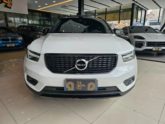 VOLVO-XC40-2020