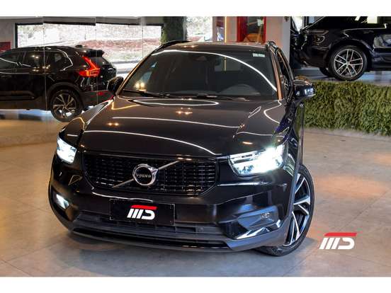 VOLVO-XC40-2020