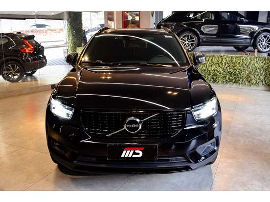 VOLVO-XC40-2020
