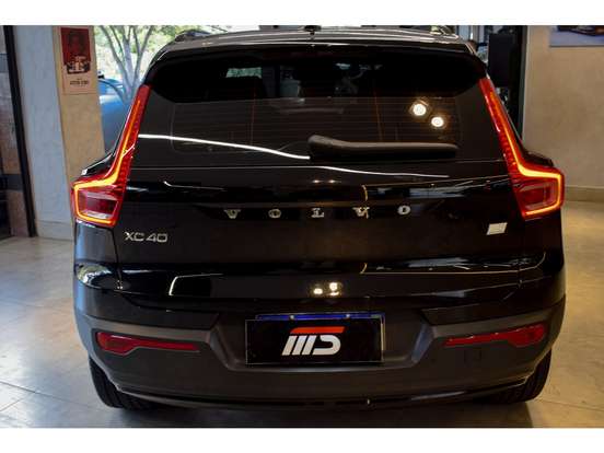 VOLVO-XC40-2020